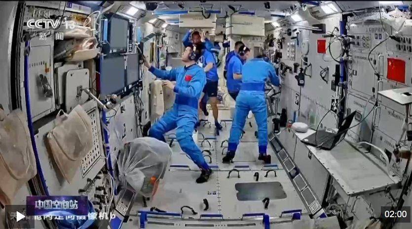 首次应急发射<strong></p>
<p>立讯精密股票</strong>！神舟二十二号飞船发射圆满成功！飞船上装了啥？怎么装？一文揭秘