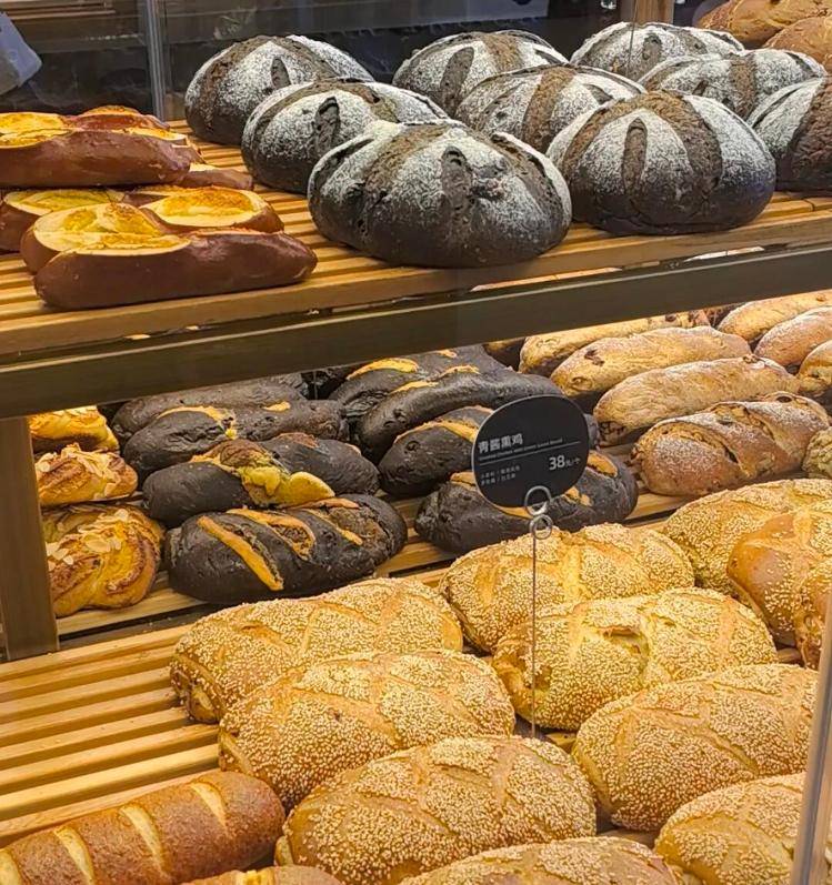 30元的蛋挞、50元的吐司、“店里永远排长队”……面包咋越来越贵<strong></p>
<p>立讯精密股票</strong>？