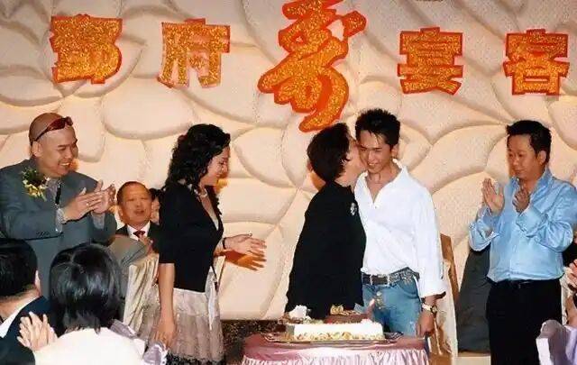 考古|港圈富二代曝被百名女星投怀送抱？交往3个女友雨露均沾<strong></p>
<p>启明星辰股票</strong>，他是现代韦小宝