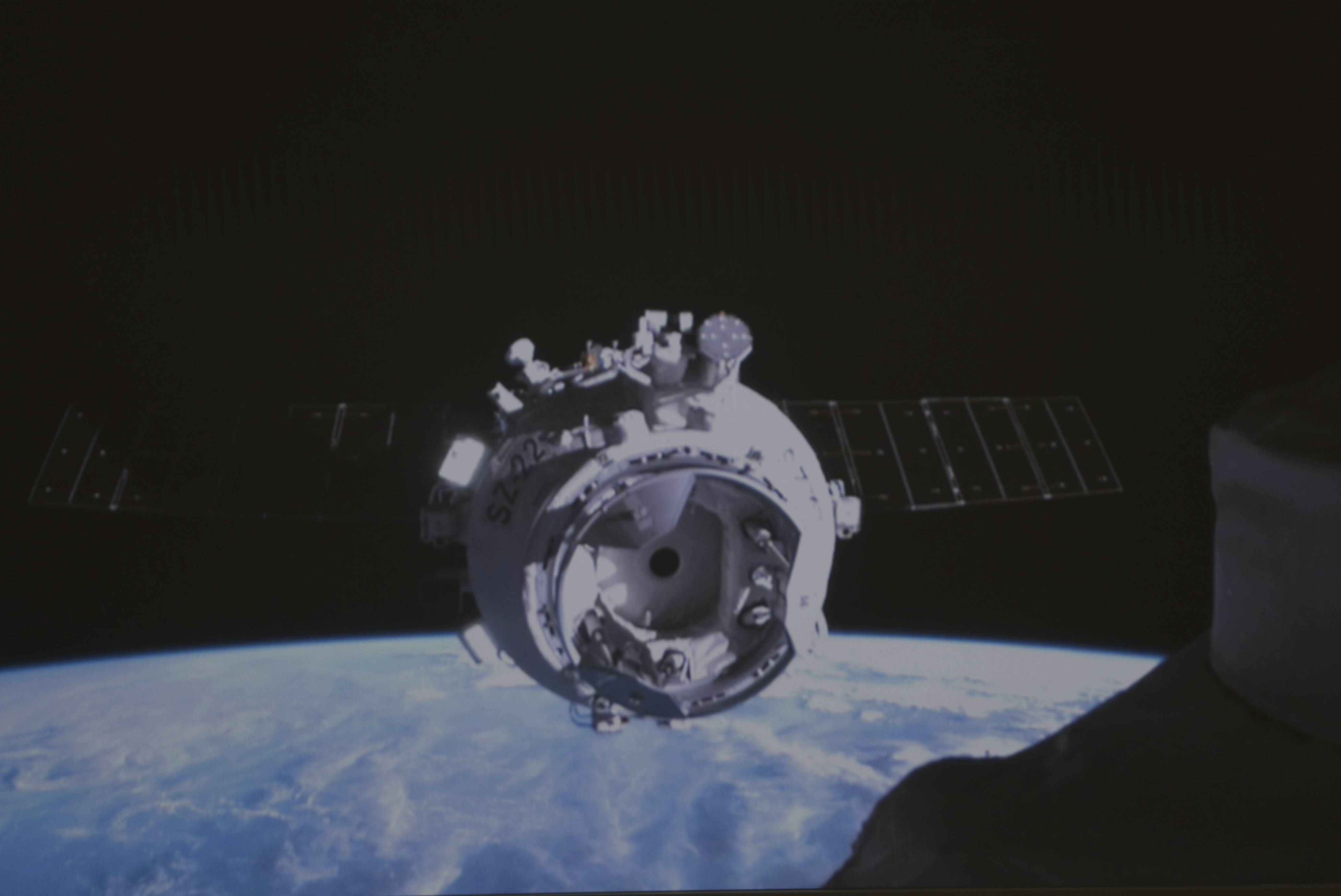 神舟二十二号飞船与空间站组合体完成自主快速交会对接