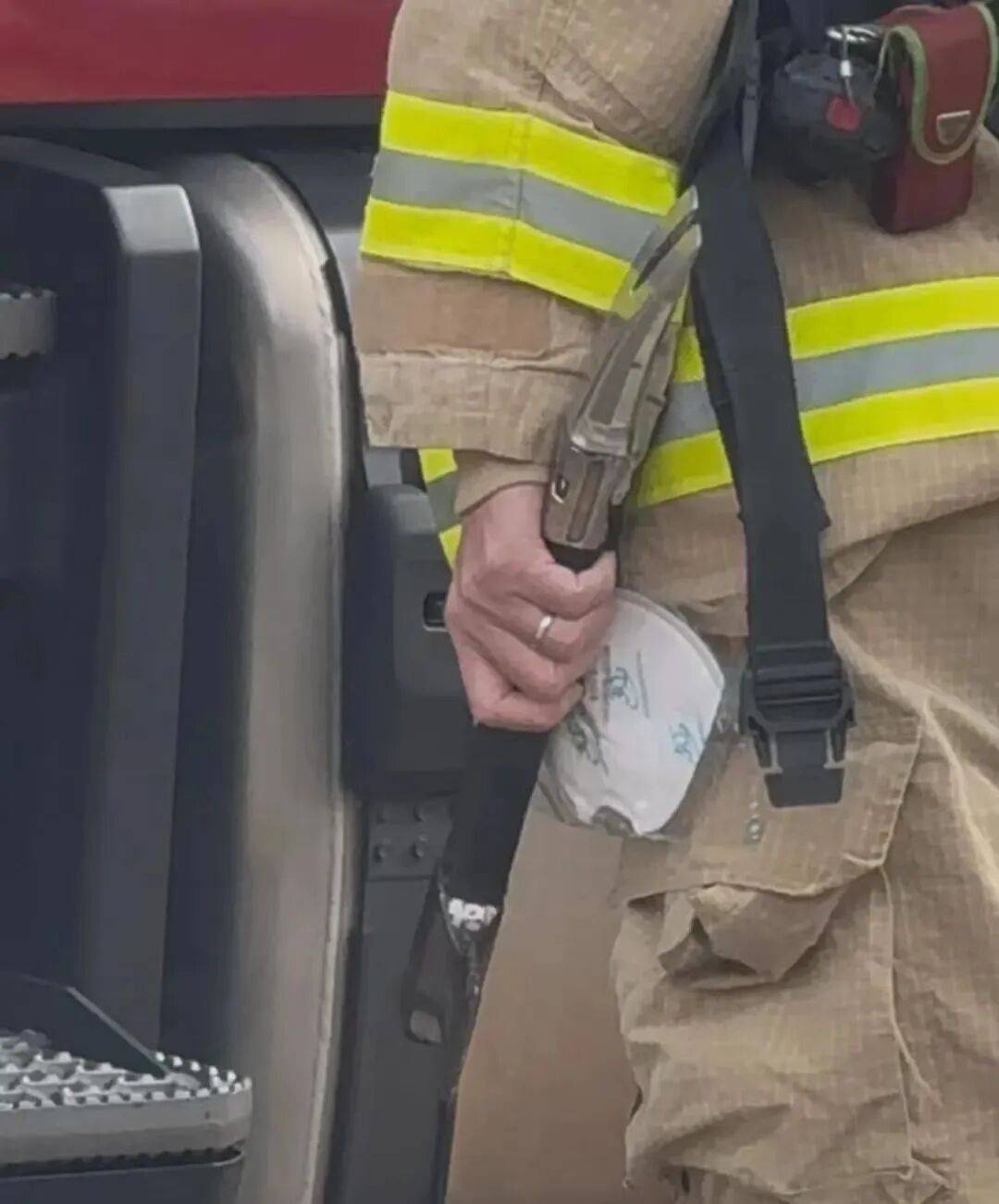 已致94人遇难<strong></p>
<p>中信建投股票</strong>，李家超：望内地协助！廉政公署：或涉贪污！这一幕令人破防