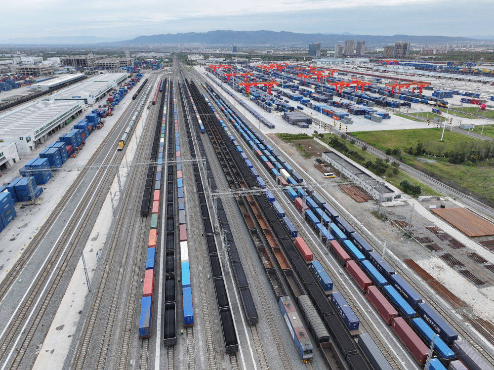 习近平总书记关切事｜中欧班列通陆达海