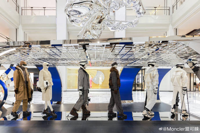 王楚然一席蓝色复古裙惊艳成都<strong></p>
<p>中信建投股票</strong>，欧阳娜娜一身LV看展愈加熟女风！