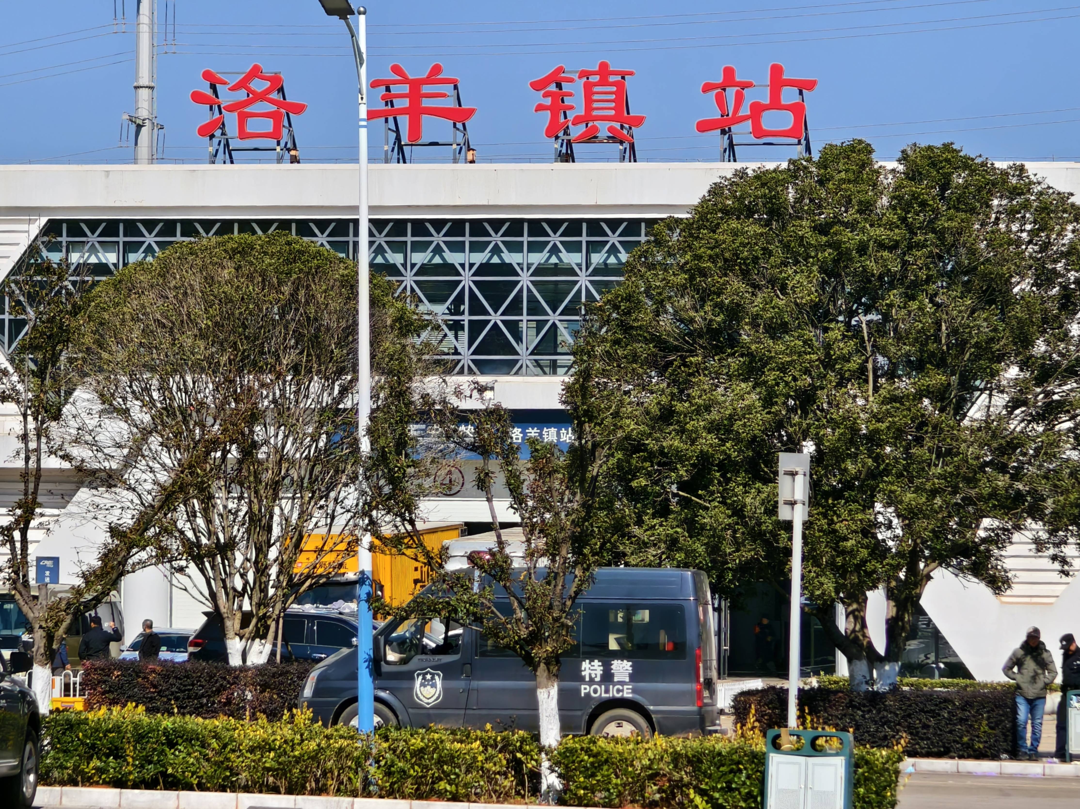 昆明发生试验列车撞施工作业人员事故<strong></p>
<p>中信建投股票</strong>，开屏新闻记者探访现场