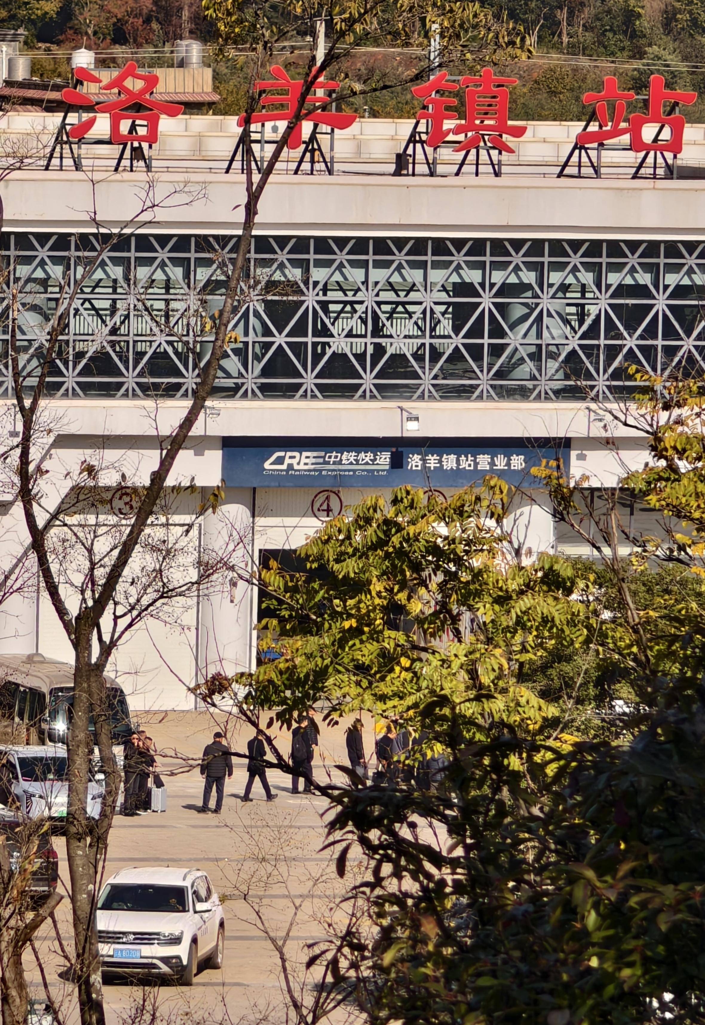 昆明发生试验列车撞施工作业人员事故<strong></p>
<p>中信建投股票</strong>，开屏新闻记者探访现场