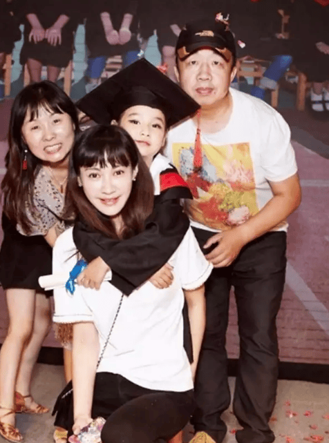 考古|杨雪女儿为妈妈拍站姐图<strong></p>
<p>中信建投股票</strong>，颜值重现“江玉燕”，最美反派还是个宝藏女神！