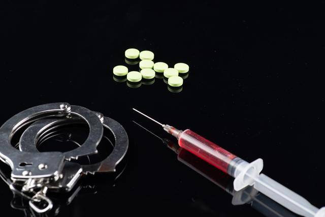 吸毒记录封存，为“少爷”开绿灯？