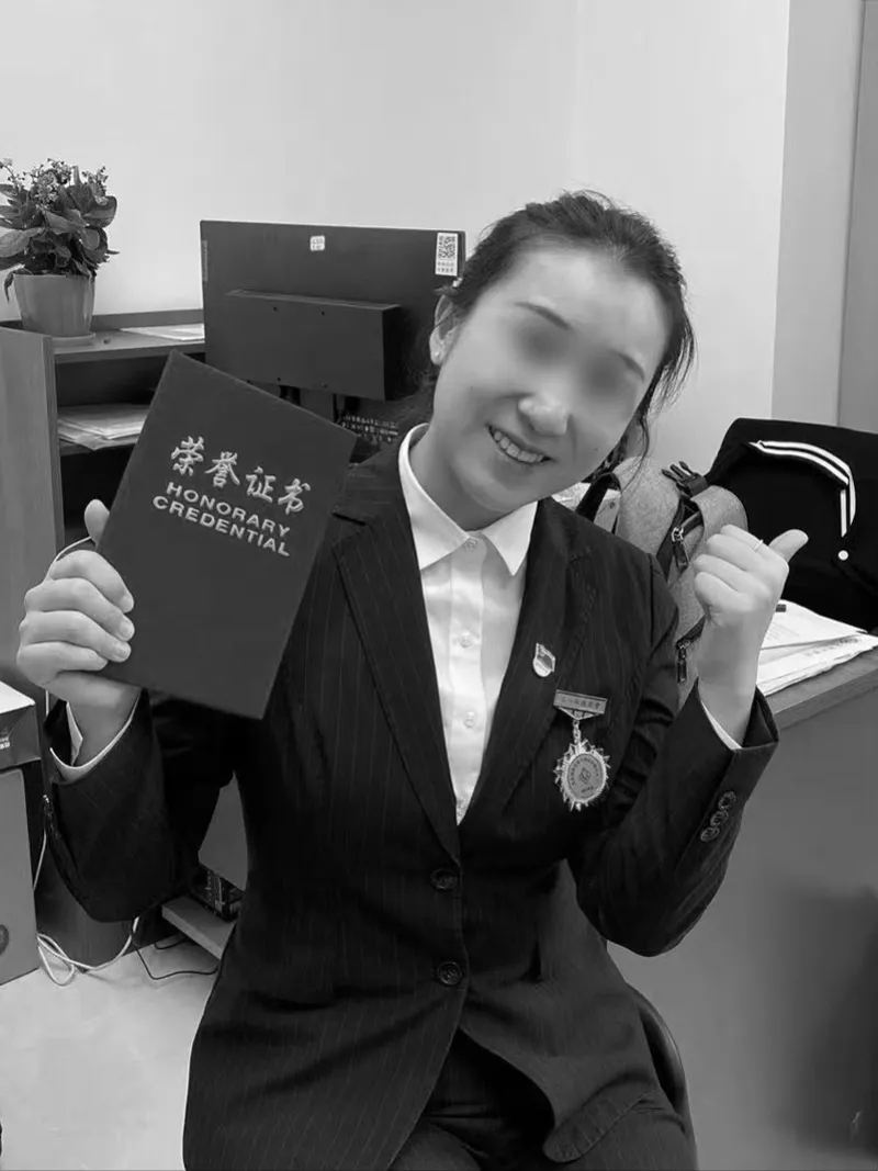 28岁女子被高空抛砖砸中离世<strong></p>
<p>兆易创新股票</strong>，凶手被判处死刑；家属起诉事发地物业等单位：凶手6天里多次高空抛物