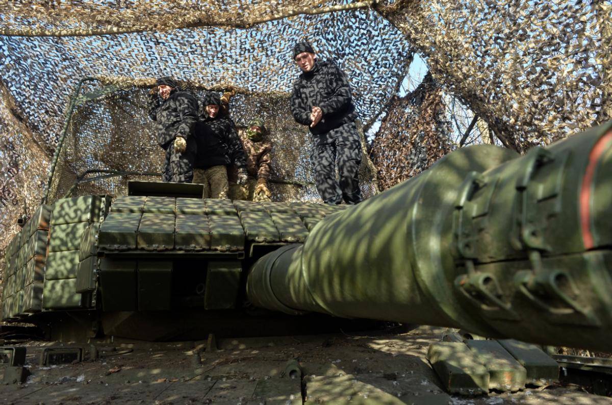 俄军宣布正式占领红军城！俄罗斯伤亡五万人<strong></p>
<p>长信科技股票</strong>，大批乌军尸横遍野，最后决战即将打响