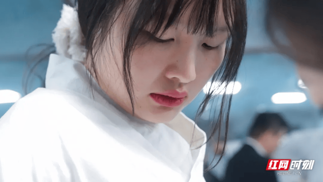 汶川地震被救起的女孩<strong></p>
<p>长信科技股票</strong>,17年后和救她的军人结婚了