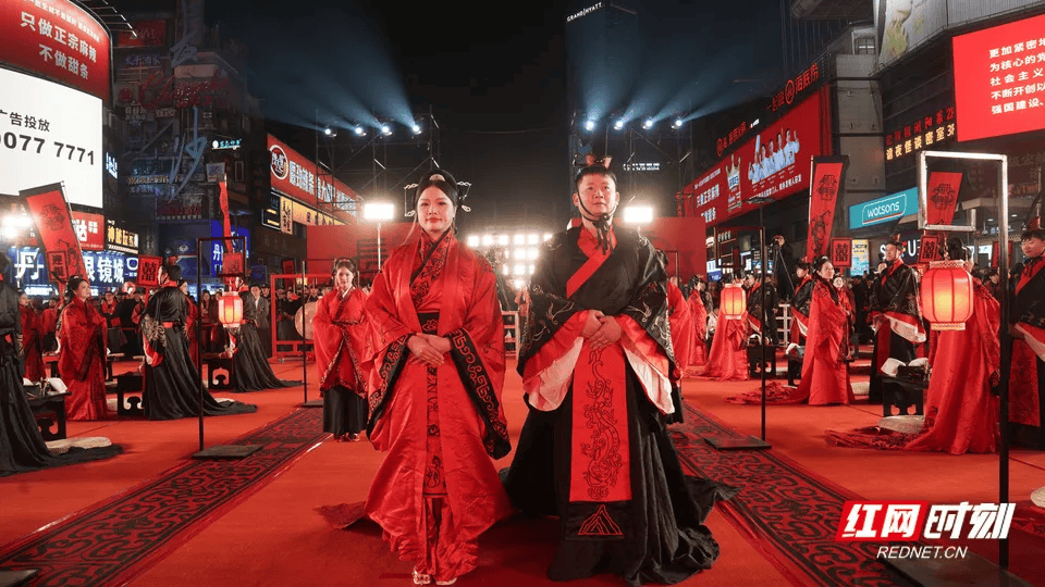 汶川地震被救起的女孩<strong></p>
<p>长信科技股票</strong>,17年后和救她的军人结婚了