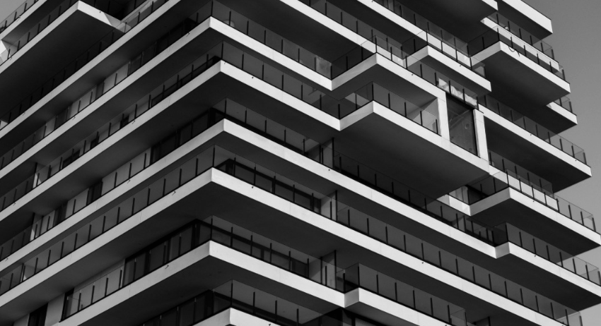 肯尼亚女大学生酒后尝试跳到隔壁阳台<strong></p>
<p>长信科技股票</strong>,从12楼坠楼身亡