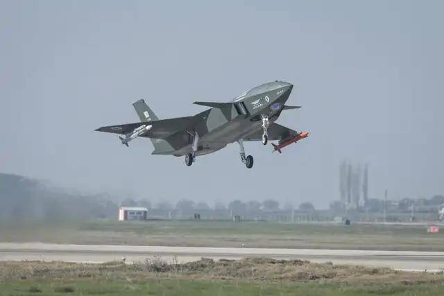 我们落后了？土耳其完成“世界首次无人机发射空空弹”<strong></p>
<p>长信科技股票</strong>，性能如何