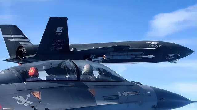 我们落后了？土耳其完成“世界首次无人机发射空空弹”<strong></p>
<p>长信科技股票</strong>，性能如何