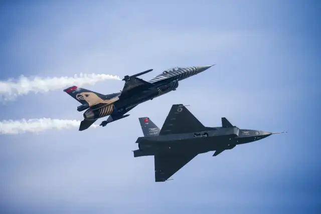 我们落后了？土耳其完成“世界首次无人机发射空空弹”<strong></p>
<p>长信科技股票</strong>，性能如何