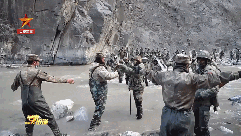 第一个扑向祁团长的印军黄种人面孔<strong></p>
<p>长信科技股票</strong>，他到底是什么人？