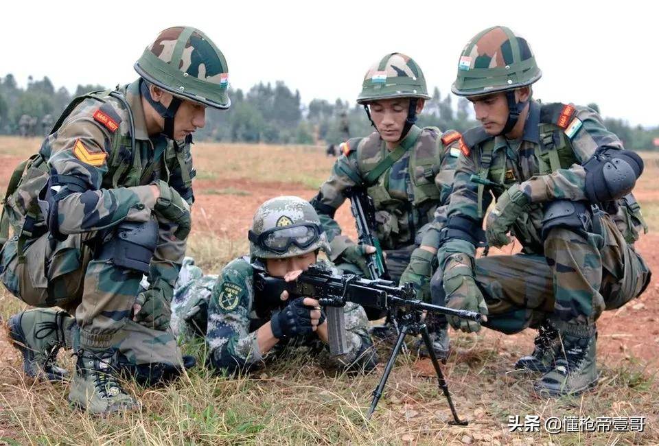 第一个扑向祁团长的印军黄种人面孔<strong></p>
<p>长信科技股票</strong>，他到底是什么人？