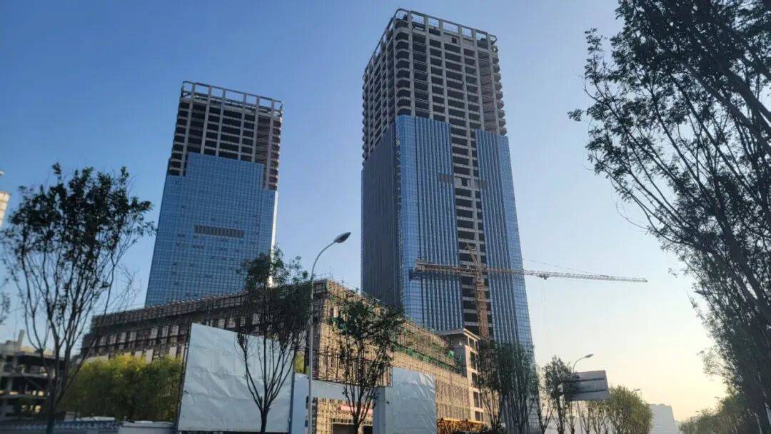 西安地标“双子塔”荒芜十年<strong></p>
<p>中航重机股票</strong>，7.48亿起拍