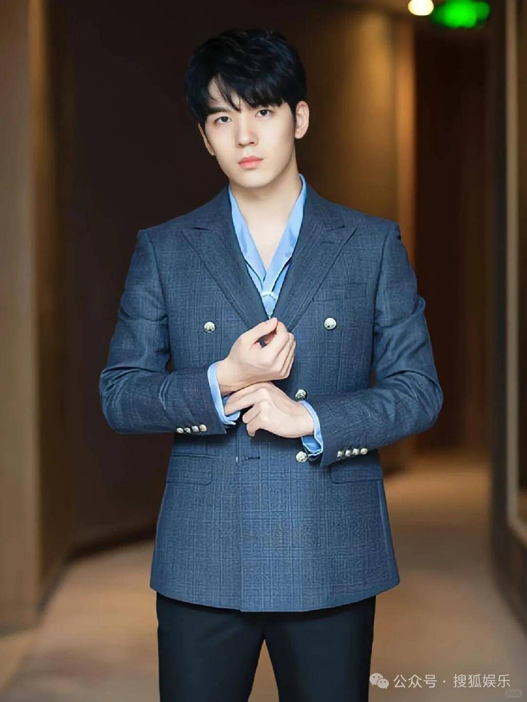 又一对魔幻的圈内姐弟恋曝光<strong></p>
<p>怎么申请股票开户</strong>！这组合有点太超前了......