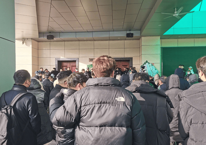 何晴告别仪式在北京昌平殡仪馆举行 影迷们专程前来送别