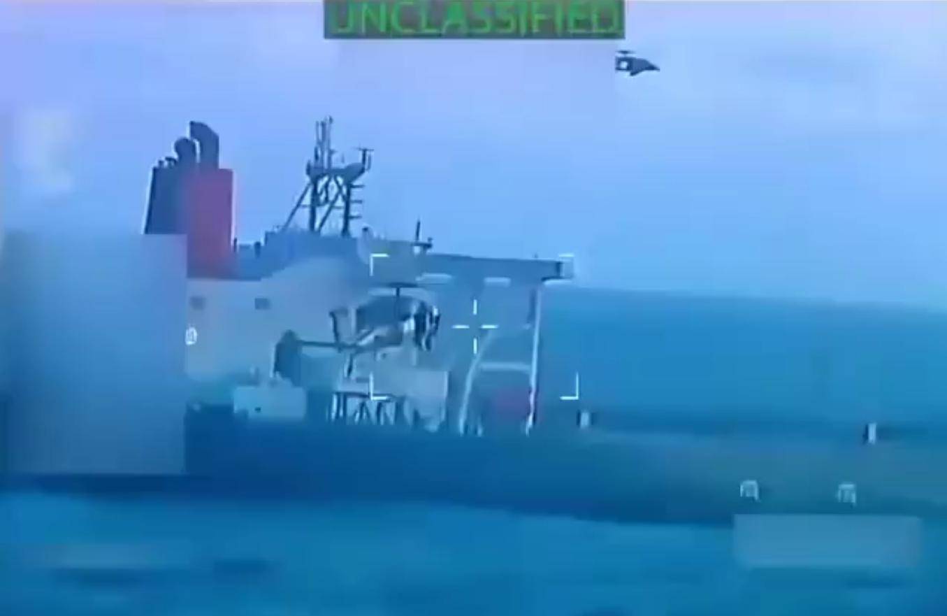 比导弹打击更狠！美军空降油轮<strong></p>
<p>高德红外股票</strong>，抢110万桶石油，打击中俄古委伊