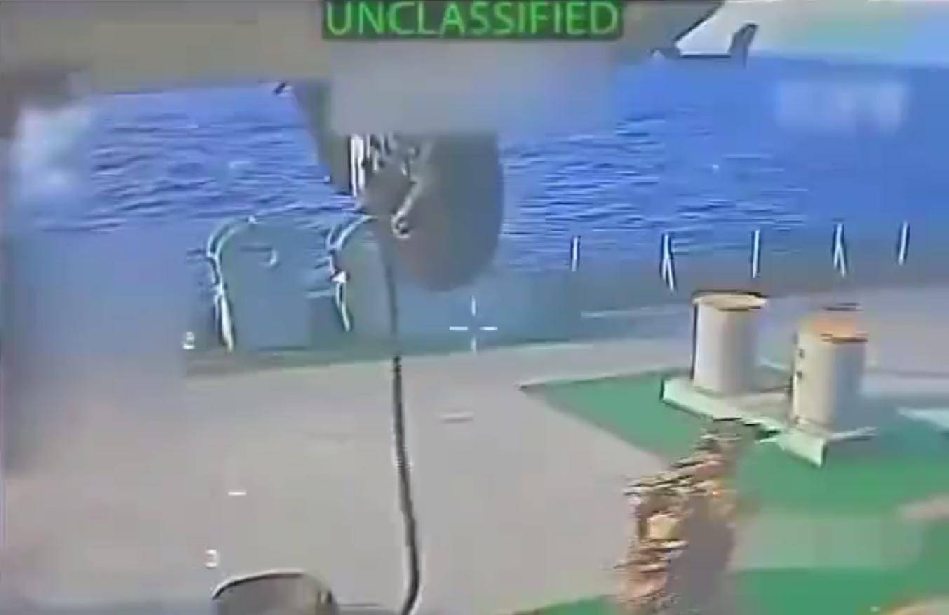 比导弹打击更狠！美军空降油轮<strong></p>
<p>高德红外股票</strong>，抢110万桶石油，打击中俄古委伊