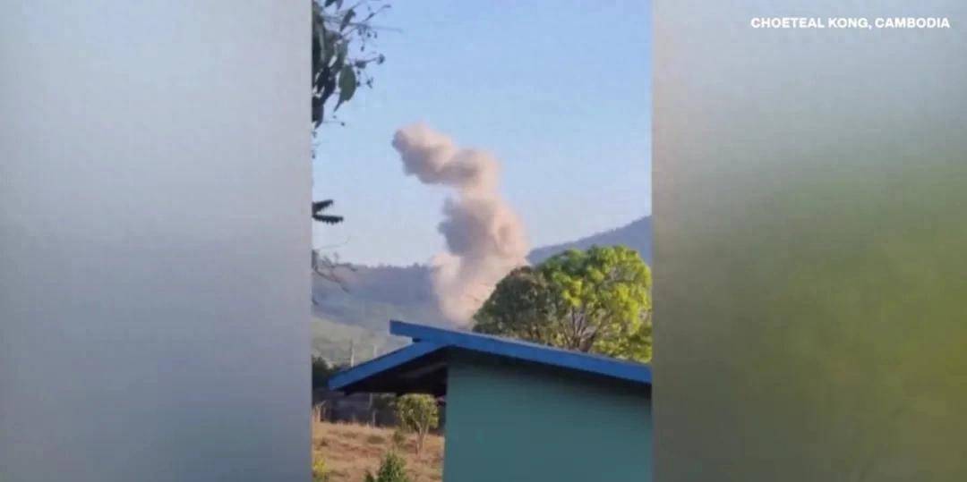 柬埔寨出动PHL-03型300毫米远火<strong></p>
<p>奋达科技股票</strong>，3发火箭弹准确命中泰军据点？