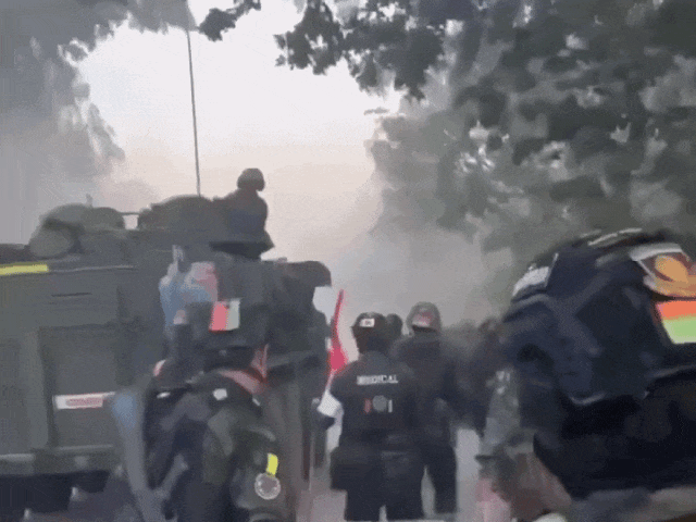 柬埔寨出动PHL-03型300毫米远火<strong></p>
<p>奋达科技股票</strong>，3发火箭弹准确命中泰军据点？