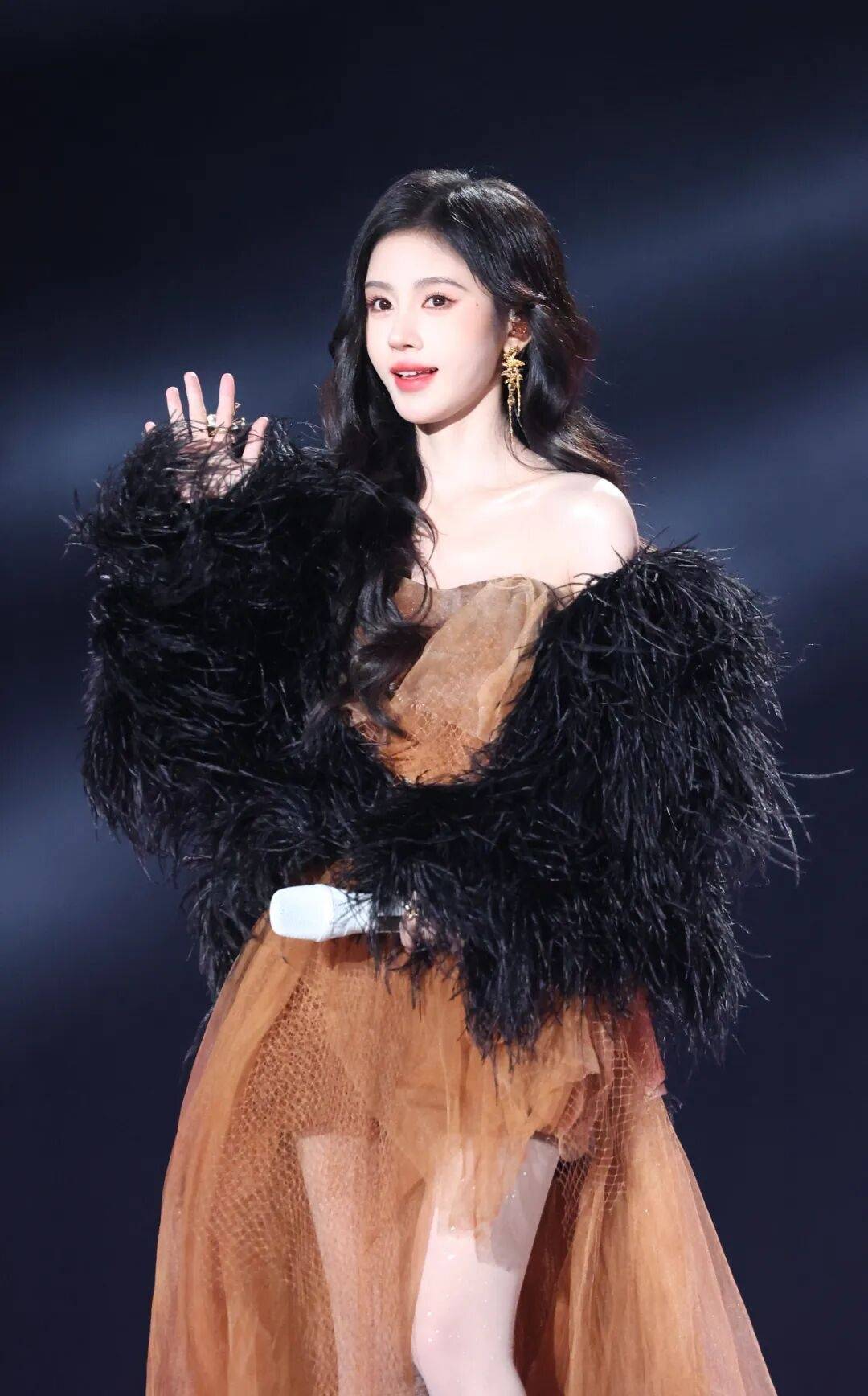 丝芭传媒称鞠婧祎多次编造谎言<strong></p>
<p>中国长城股票</strong>，“涉嫌严重经济犯罪”，将择日全网公开实名举报