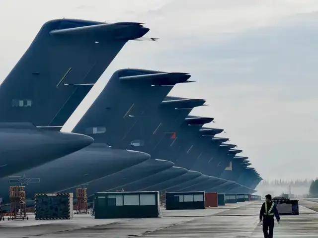 新款中型运输机运-30成功首飞<strong></p>
<p>汉得信息股票</strong>，网友：要搞AC-130那样的炮艇机？