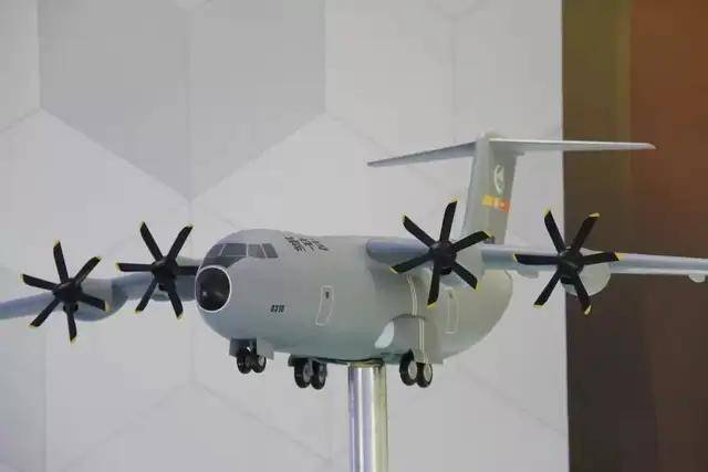 新款中型运输机运-30成功首飞<strong></p>
<p>汉得信息股票</strong>，网友：要搞AC-130那样的炮艇机？