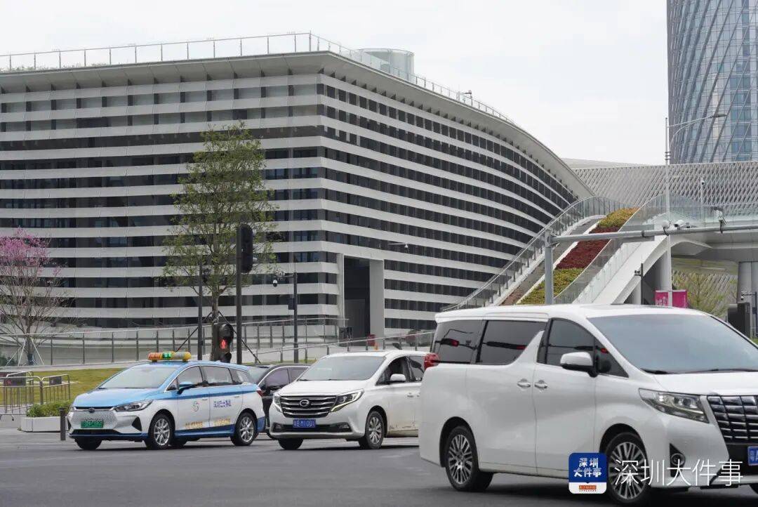 已撤下！深圳网红地标火速拆除争议招牌<strong></p>
<p>潮宏基股票</strong>，曾连夜发公开信