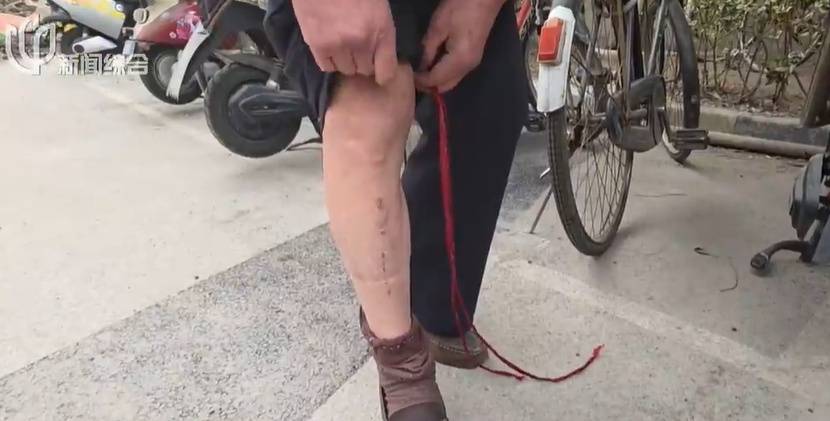 太夸张!上海人比比谁家楼下井盖多!有人家门口100个<strong></p>
<p>金信诺股票</strong>,“走路难!到处都像贴膏药”...