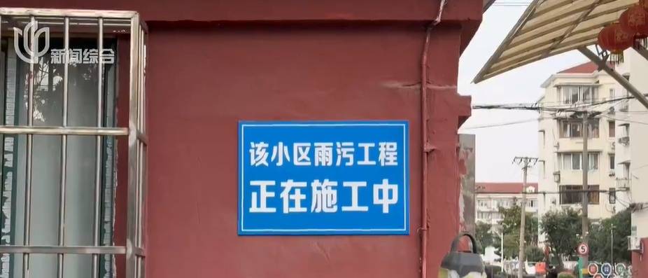 太夸张!上海人比比谁家楼下井盖多!有人家门口100个<strong></p>
<p>金信诺股票</strong>,“走路难!到处都像贴膏药”...