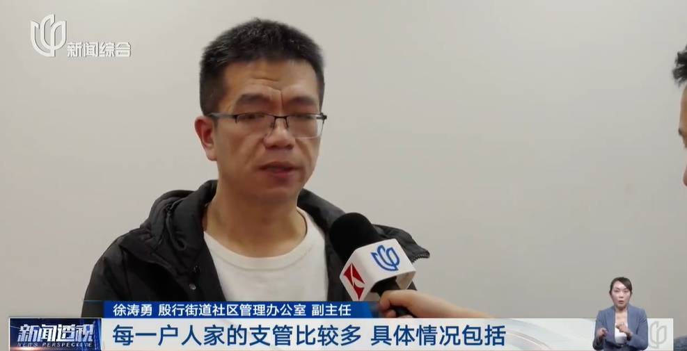 太夸张!上海人比比谁家楼下井盖多!有人家门口100个<strong></p>
<p>金信诺股票</strong>,“走路难!到处都像贴膏药”...