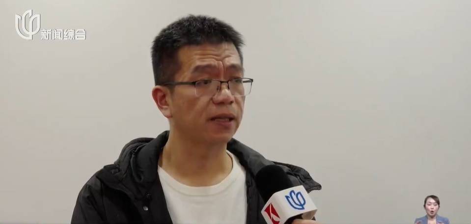 太夸张!上海人比比谁家楼下井盖多!有人家门口100个<strong></p>
<p>金信诺股票</strong>,“走路难!到处都像贴膏药”...