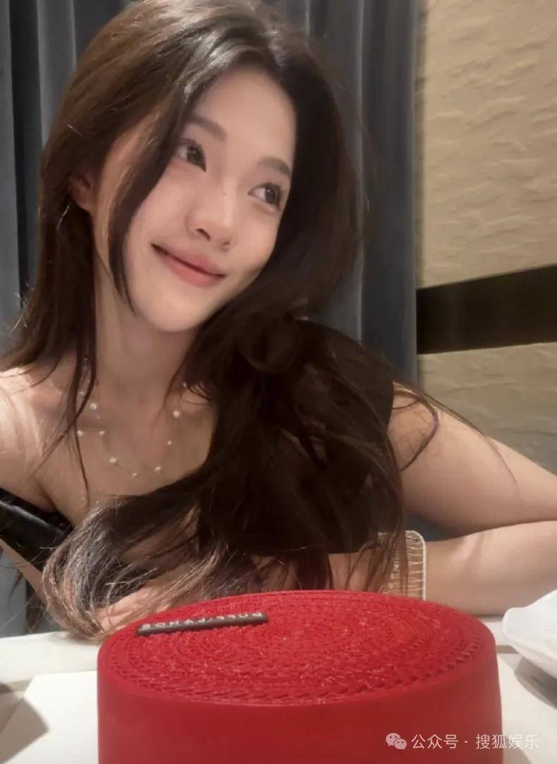 刚开年又曝一对相差15岁的恋情？他这一周两段绯闻真是连环暴击啊<strong></p>
<p>中国重汽股票</strong>！