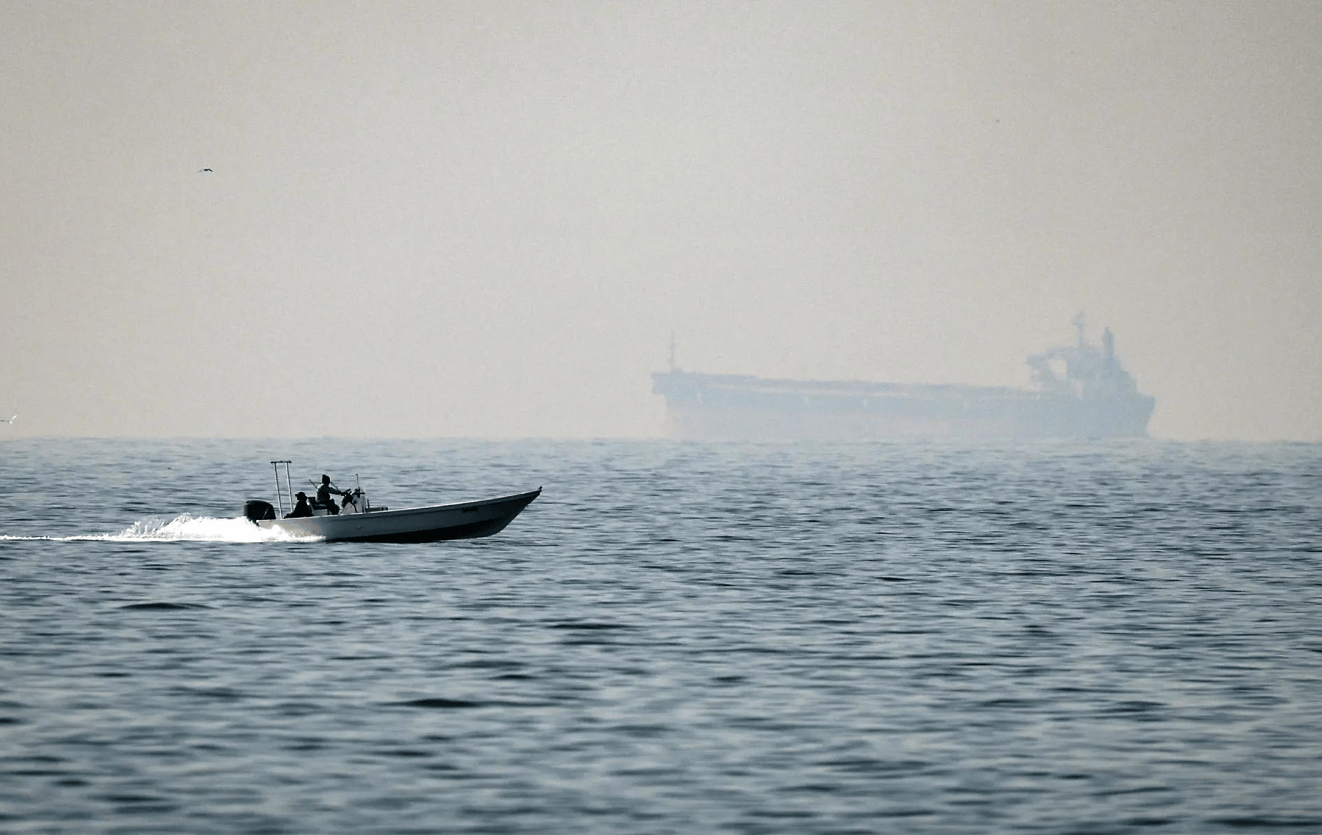 6000枚伊朗水雷还没放<strong></p>
<p>索菲亚股票</strong>，布雷船先炸沉，特朗普警告：前所未有轰炸